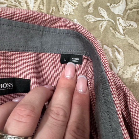 Hugo Boss dress shirt, red and white pattern, slim fit stretch size large - Picture 2 of 3